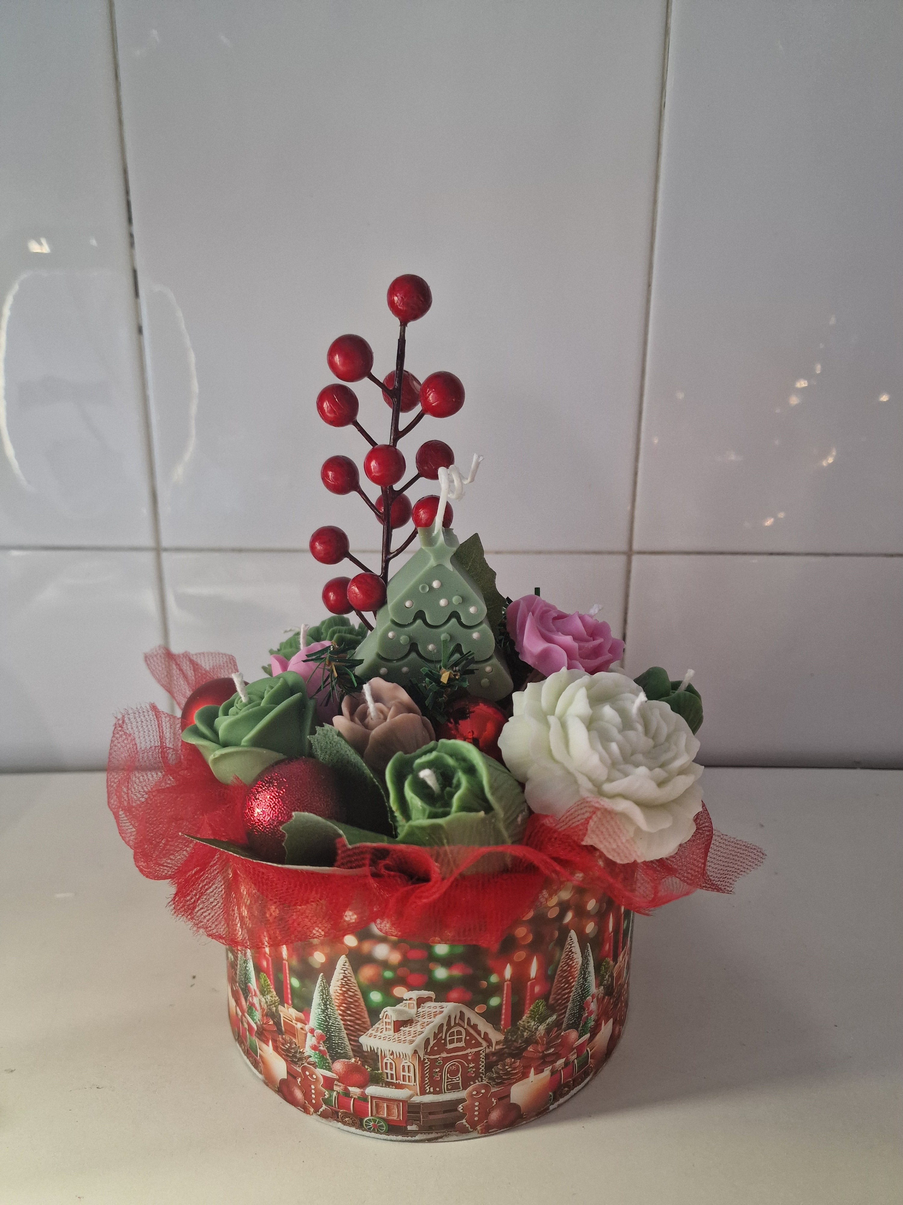 ✨ Bouquet Navideño artesanal de velas aromáticas🎄 Velas en verde, blanco, rosa y beige.