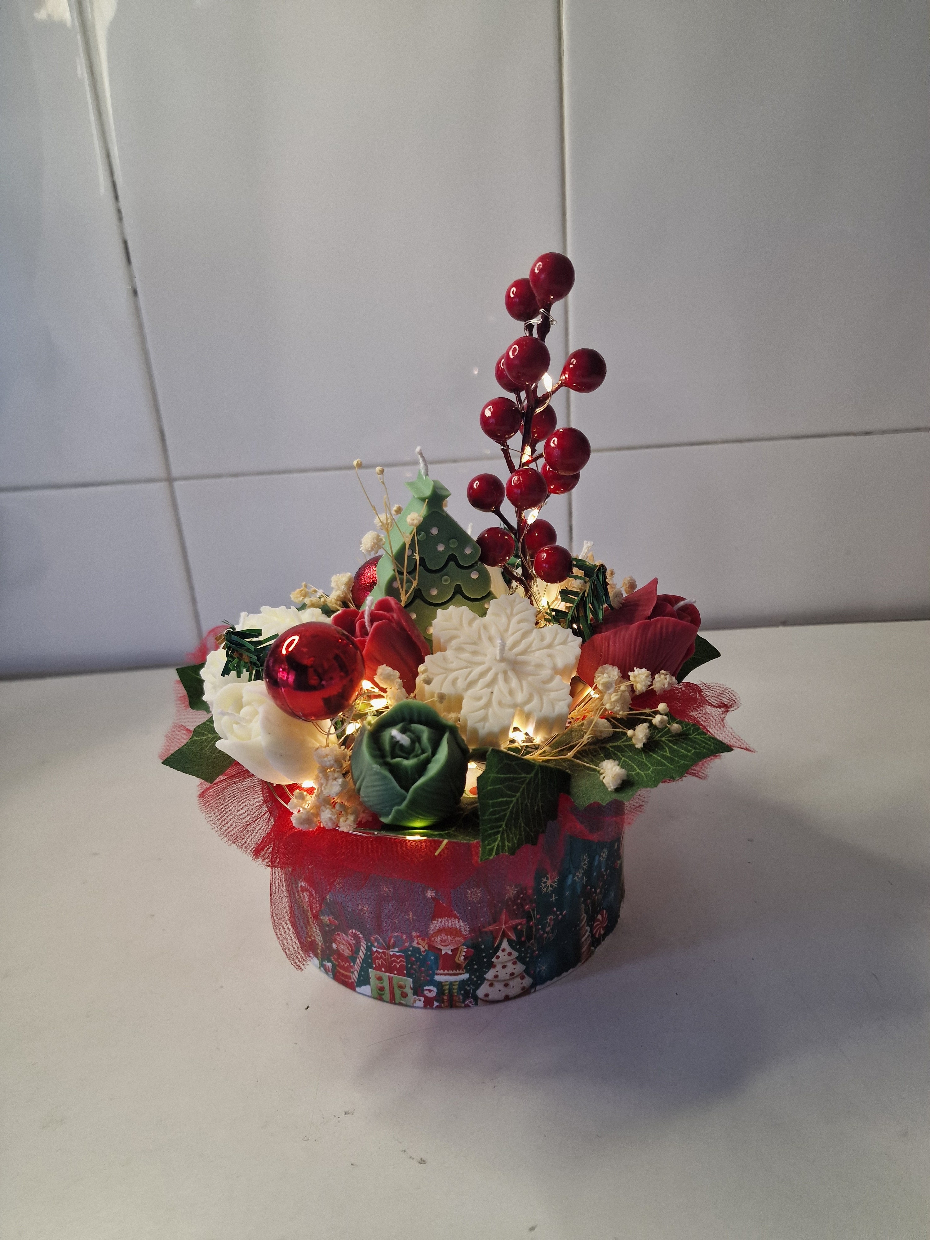 ✨ Bouquet Navideño artesanal de velas aromáticas🎄 Velas en blanco, rojo y verde.
