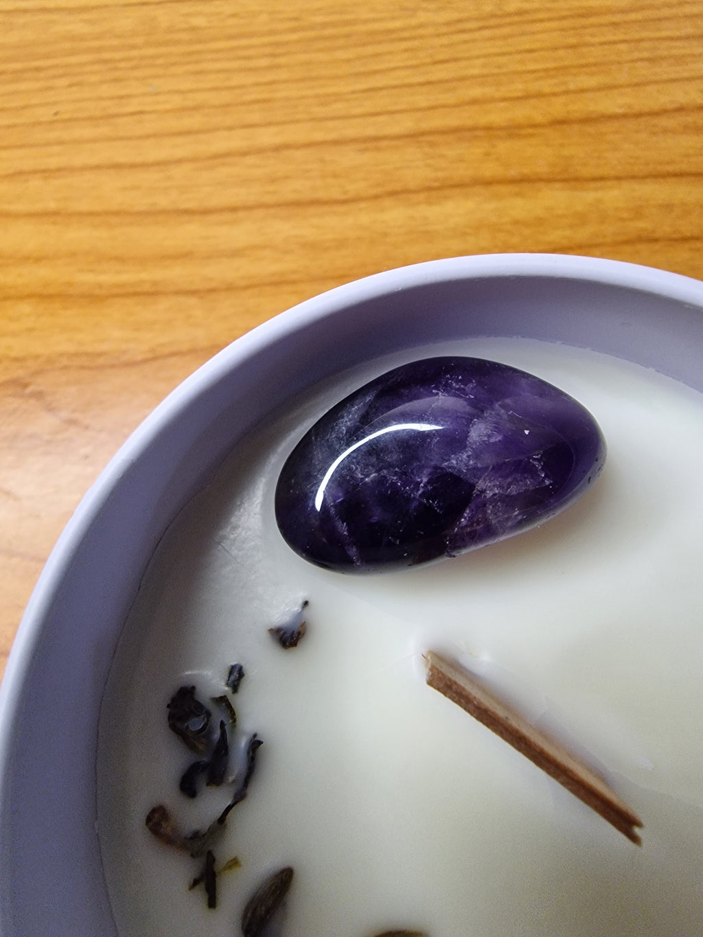 Vela - CALMA - Artesanal con Amatista y lavanda. Aroma a Lavanda