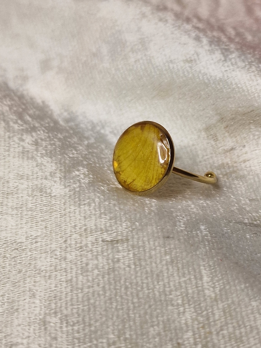 Anillo de rosa amarilla.