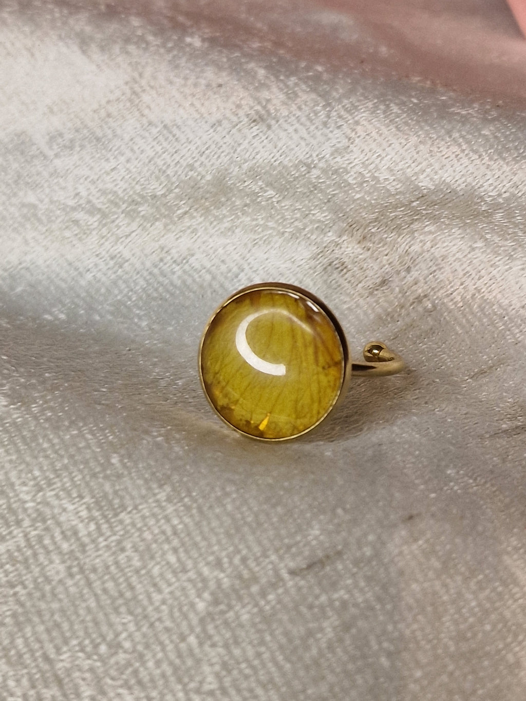 Anillo de rosa amarilla.