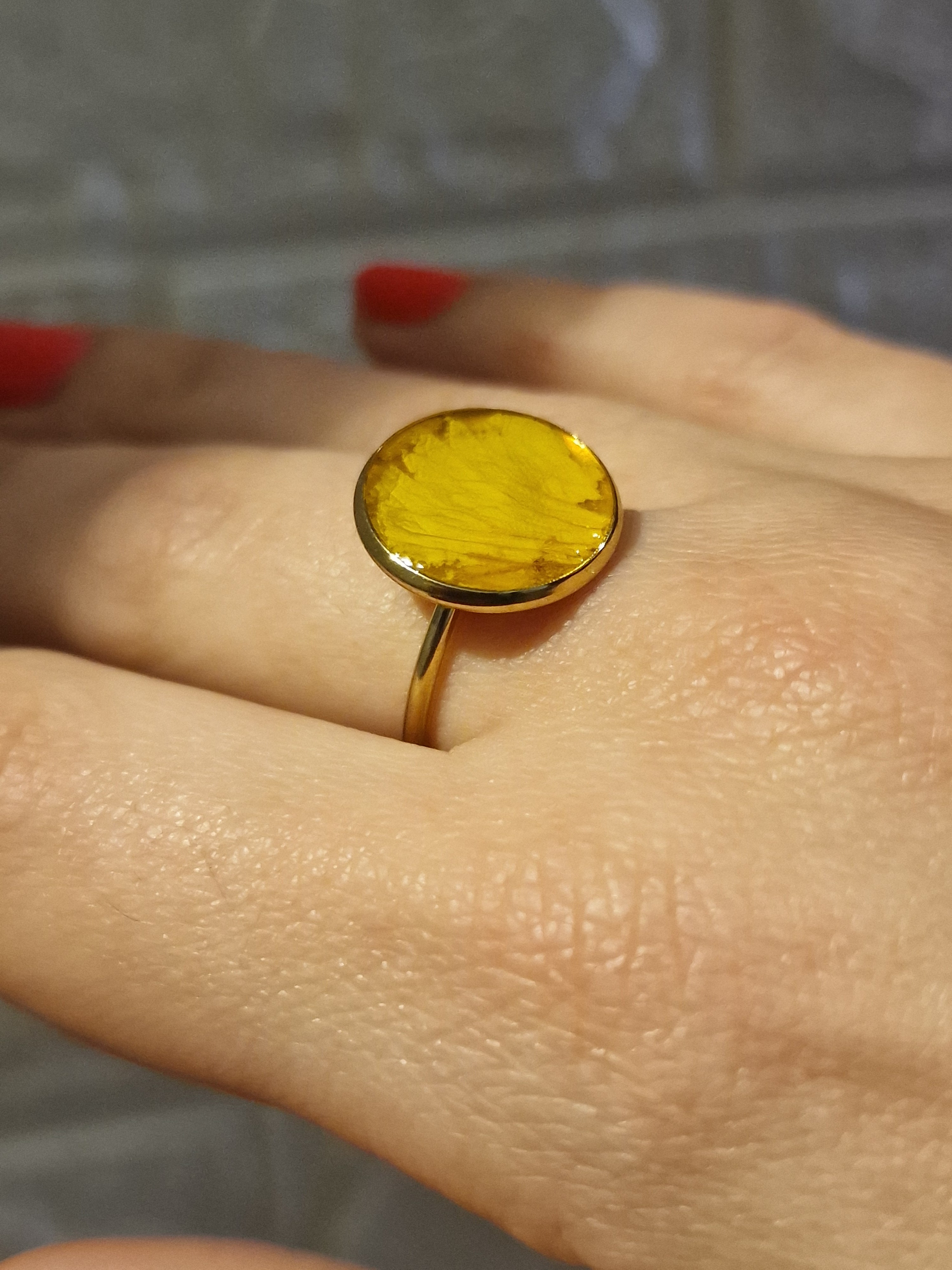 Anillo de rosa amarilla.