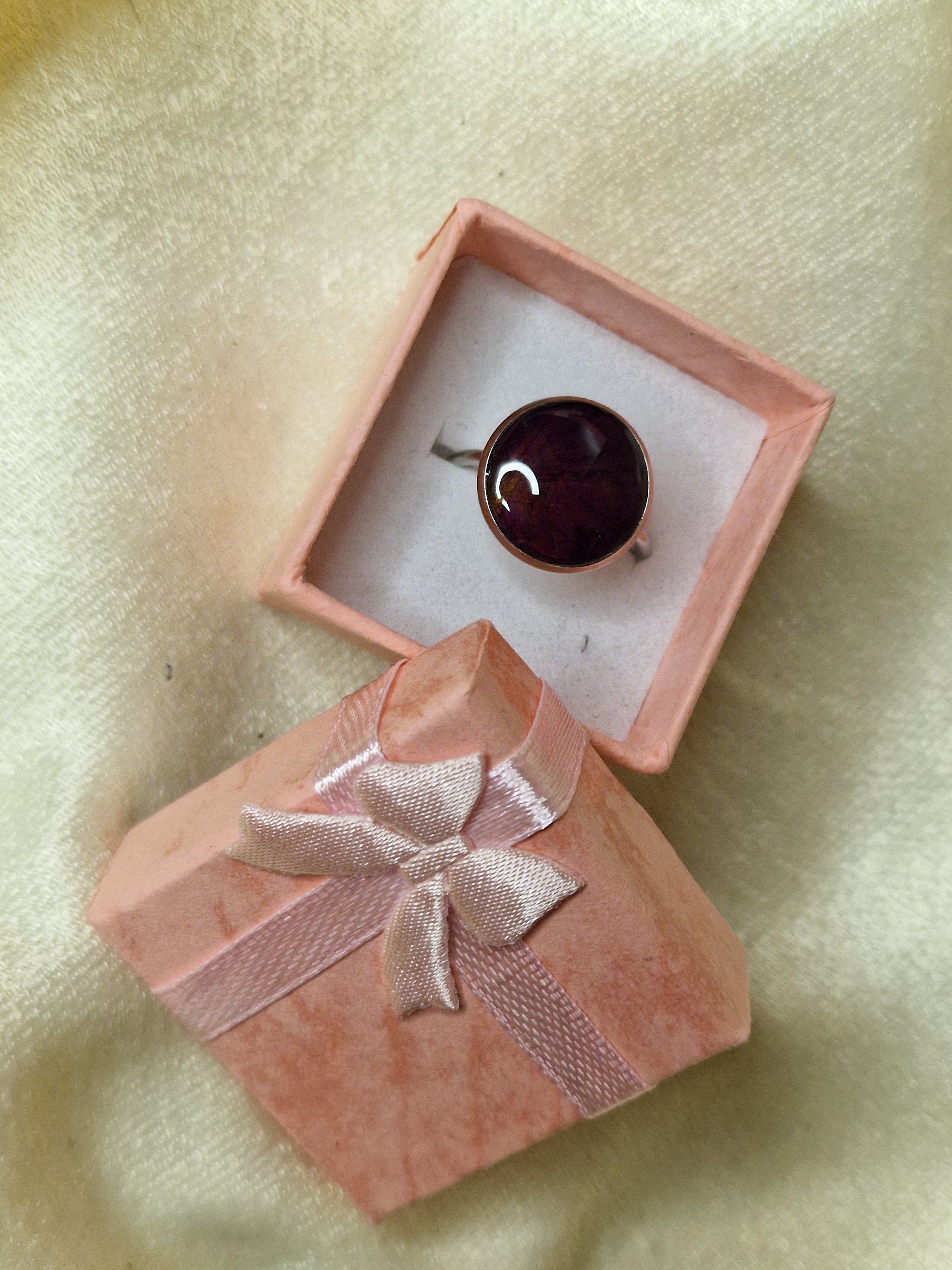 Anillo de rosa roja.