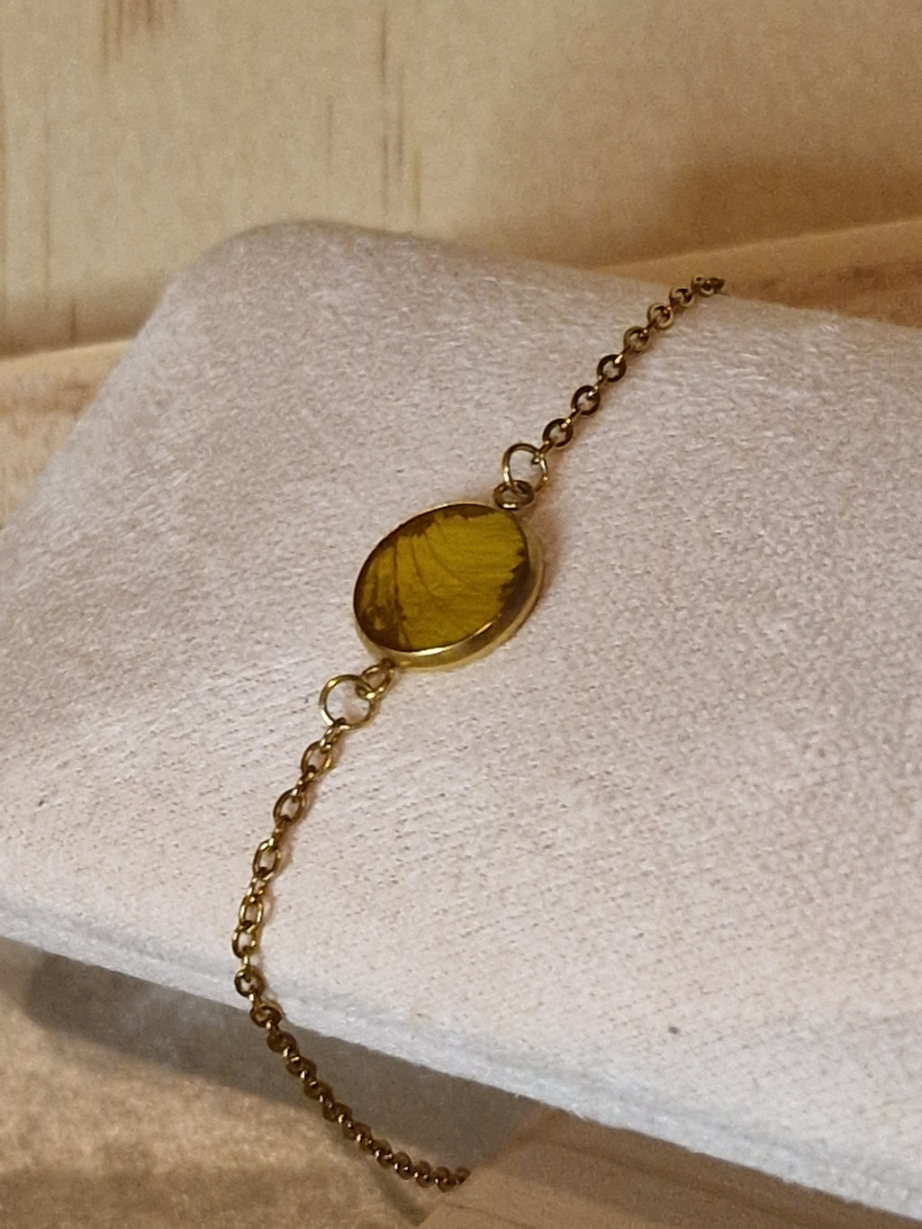 Pulsera de rosa amarilla.