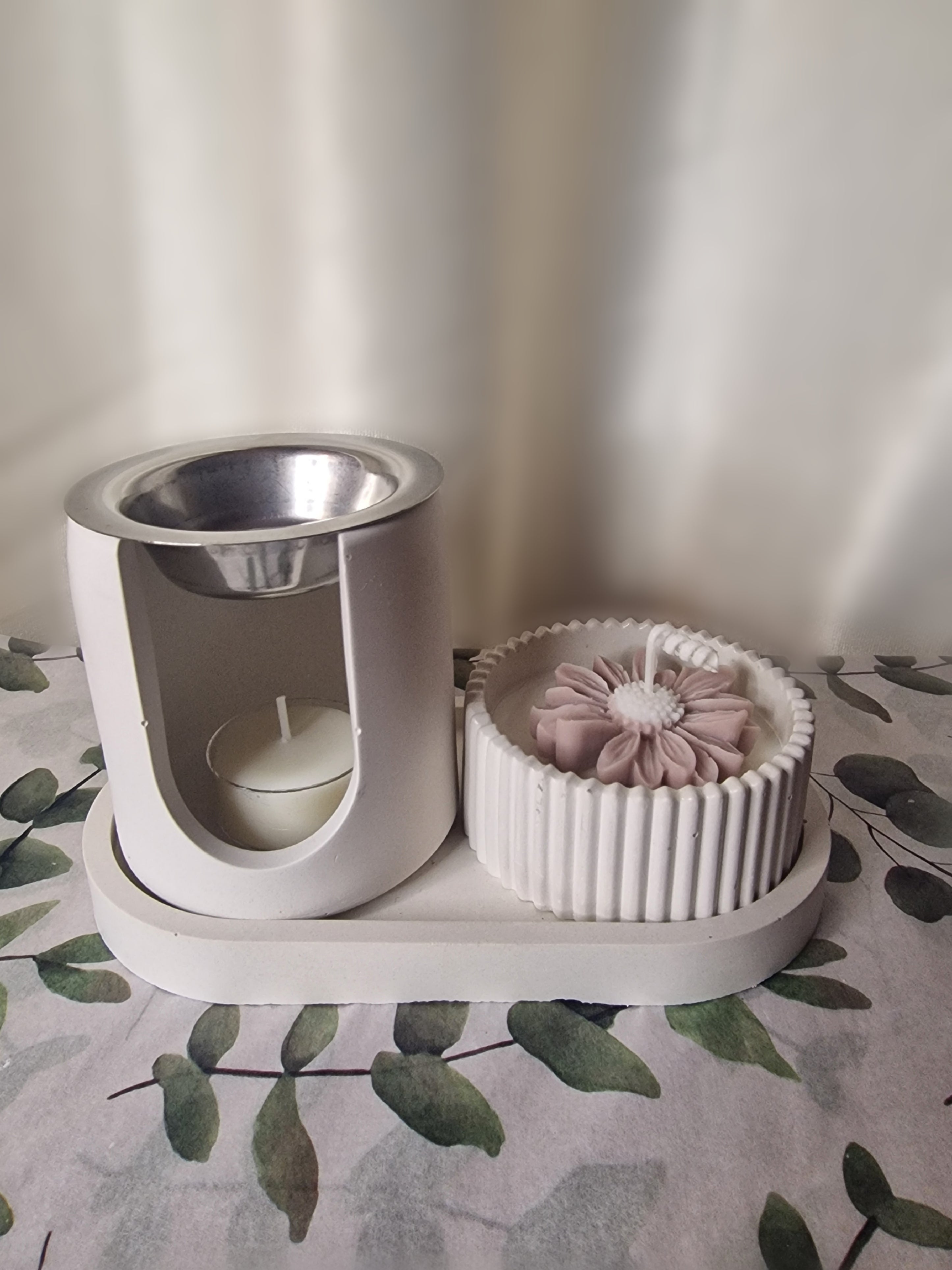 CONJUNTO MINIMALISTA QUEMADOR, BANDEJA Y VELA MEDIANA MARGARITA.