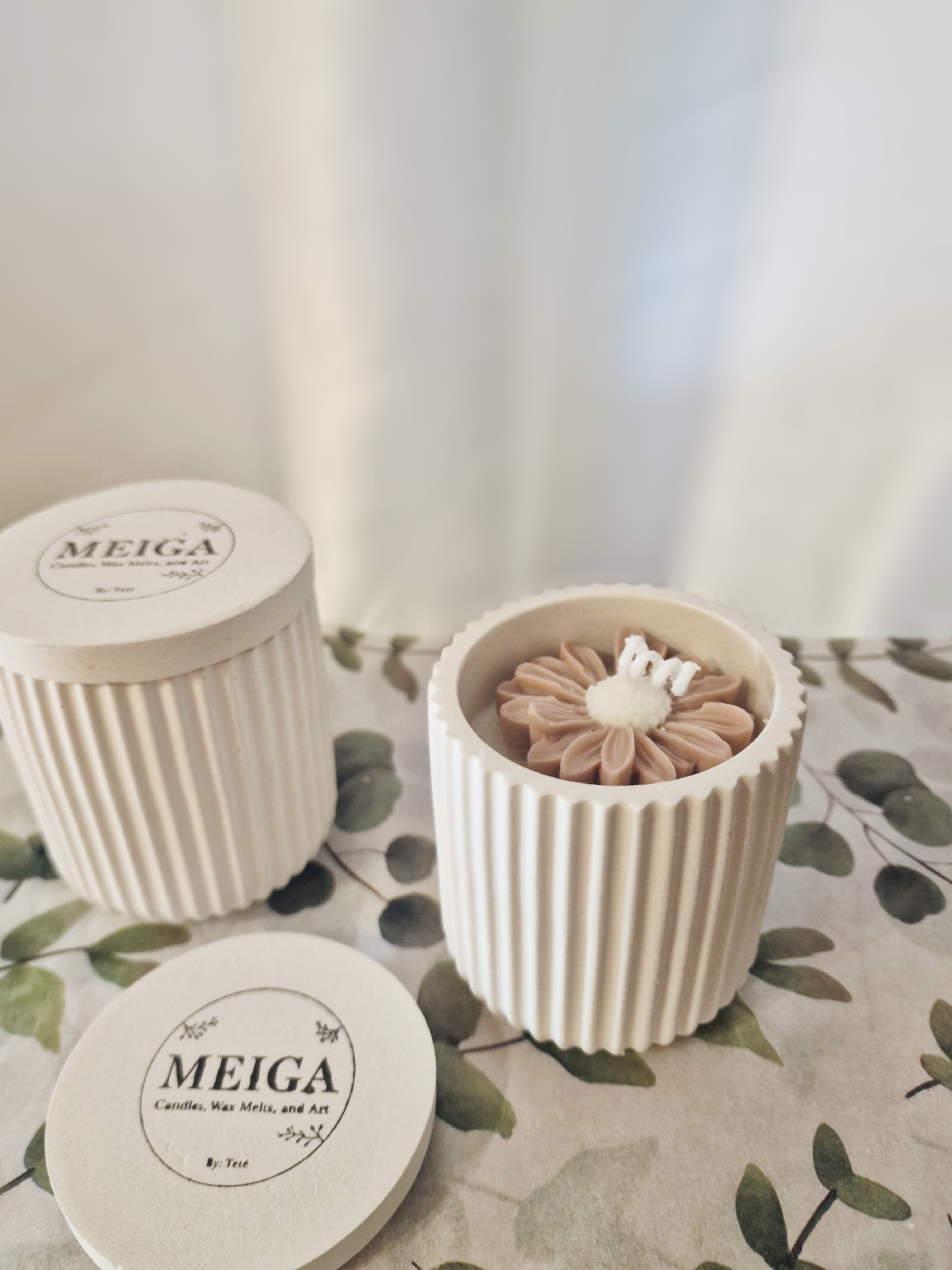 VELA MARGARITA EN TARRO CERÁMICO ARTESANAL GRANDE CON TAPA