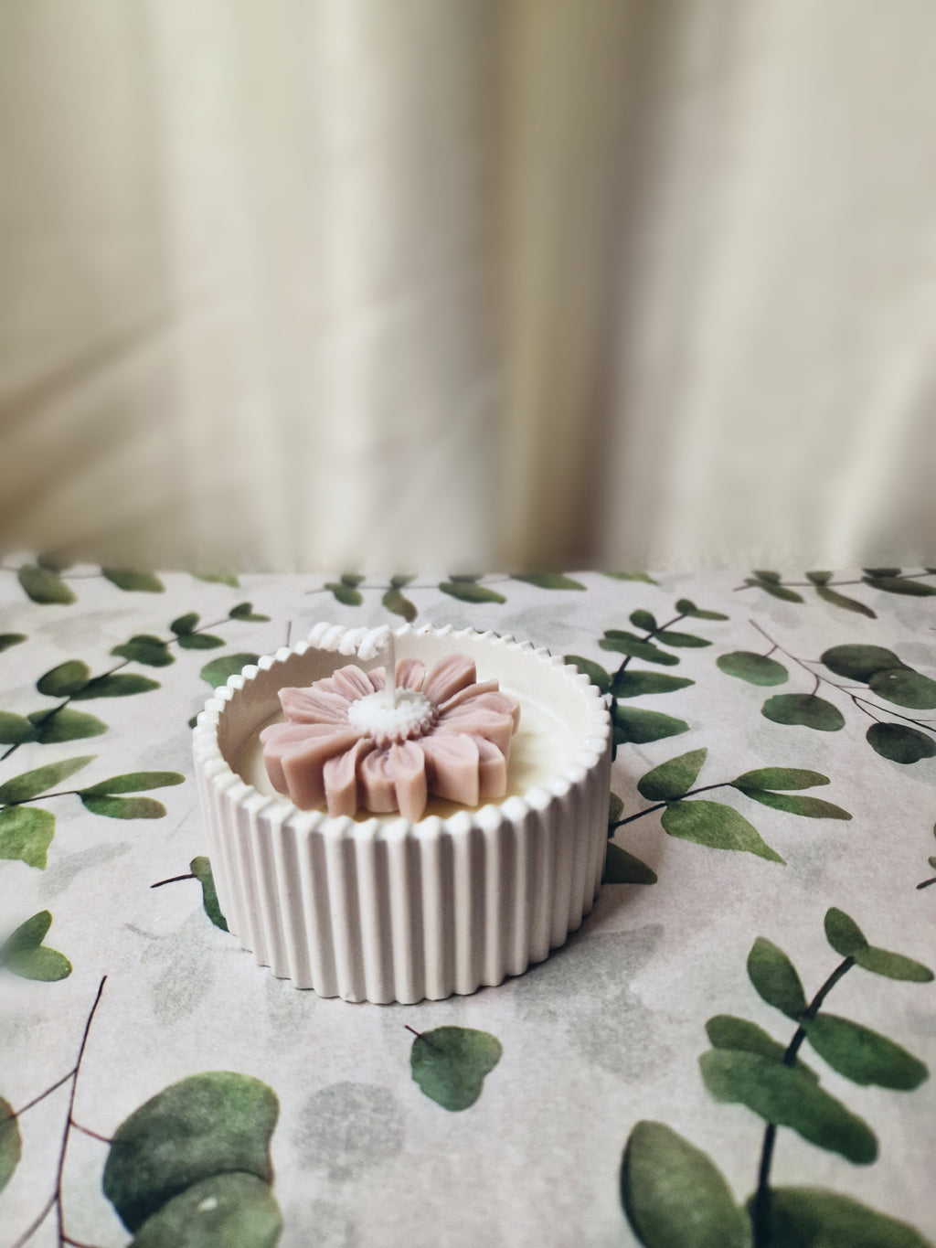 VELA MARGARITA EN TARRO CERÁMICO ARTESANAL